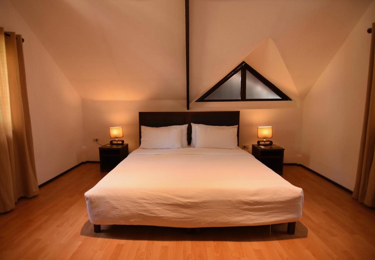 Pyramid Resort Panglao Extérieur photo